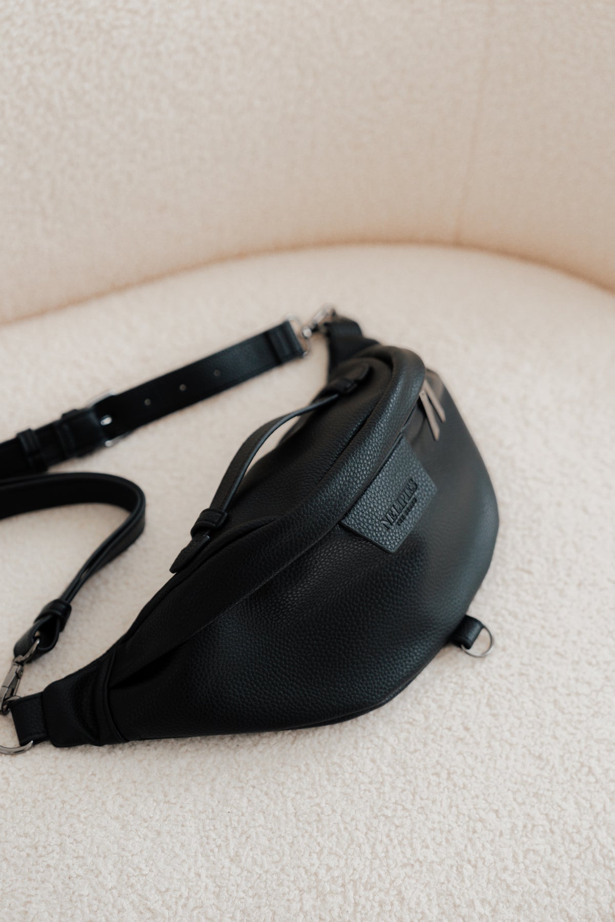BAUCHTASCHE IN LEDEROPTIK SCHWARZ
