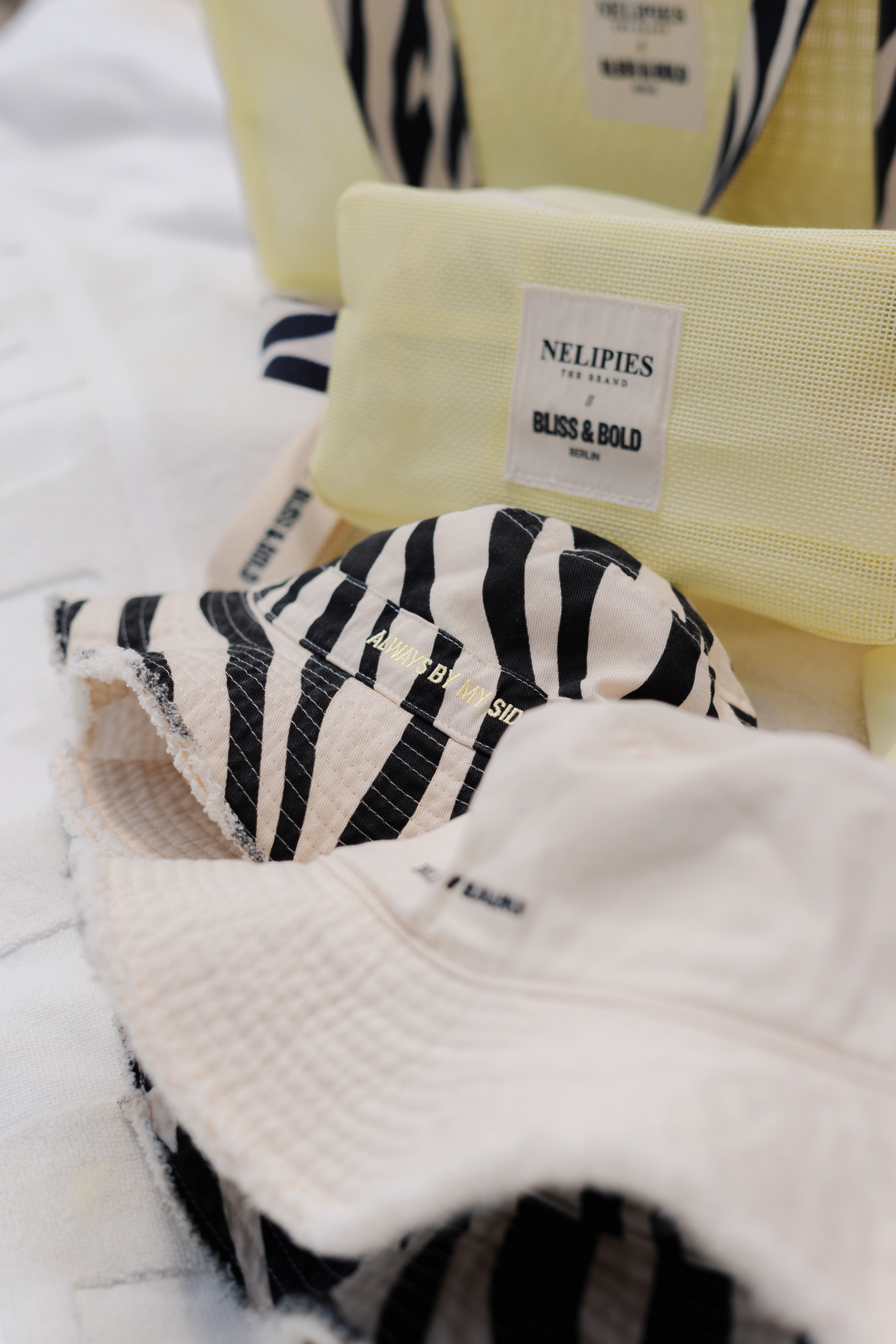 NELIPIES X BLISS & BOLD FISCHERHUT WENDEOPTIK ZEBRA / OFF-WHITE