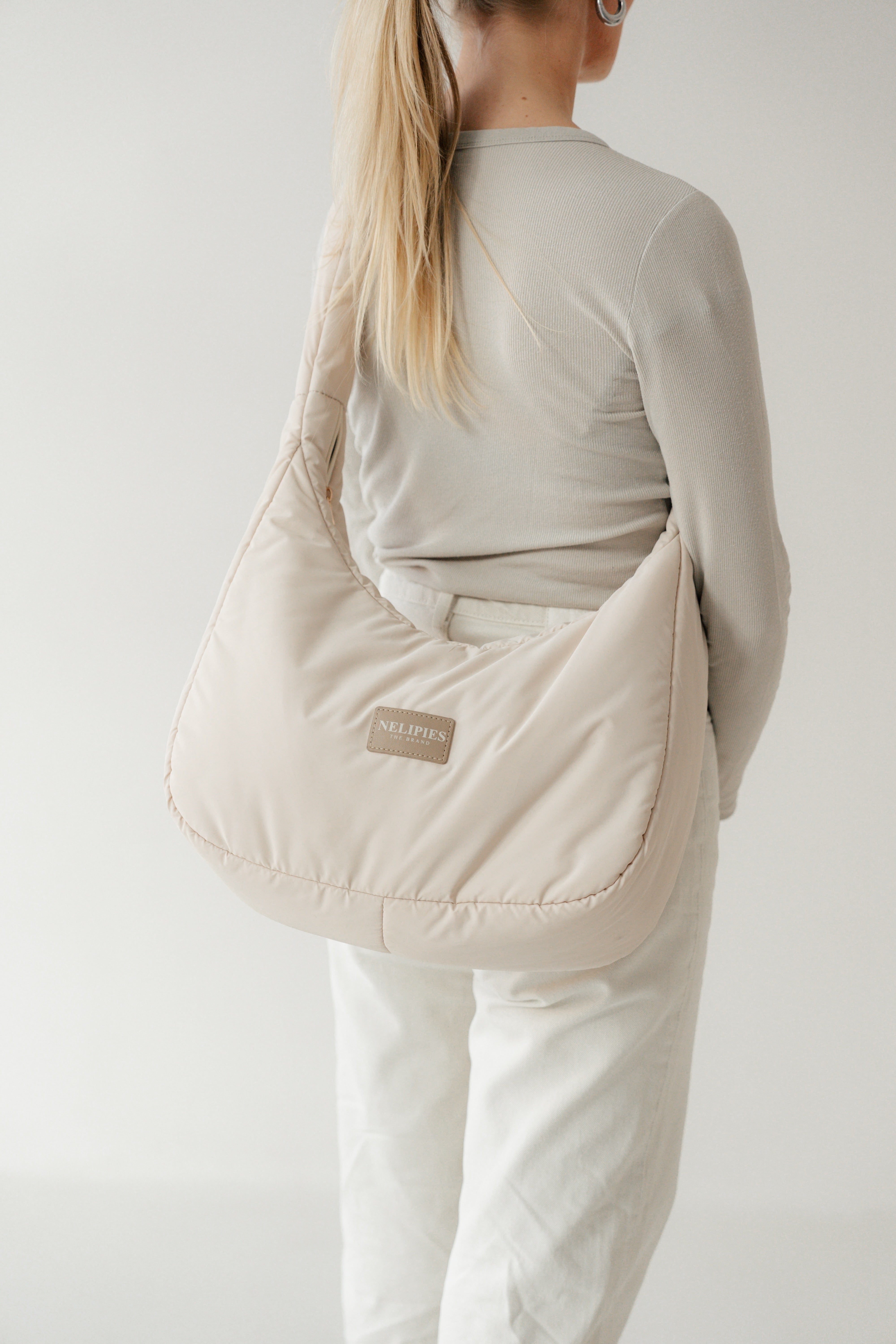 PUFFER HALFMOON BAG CREME