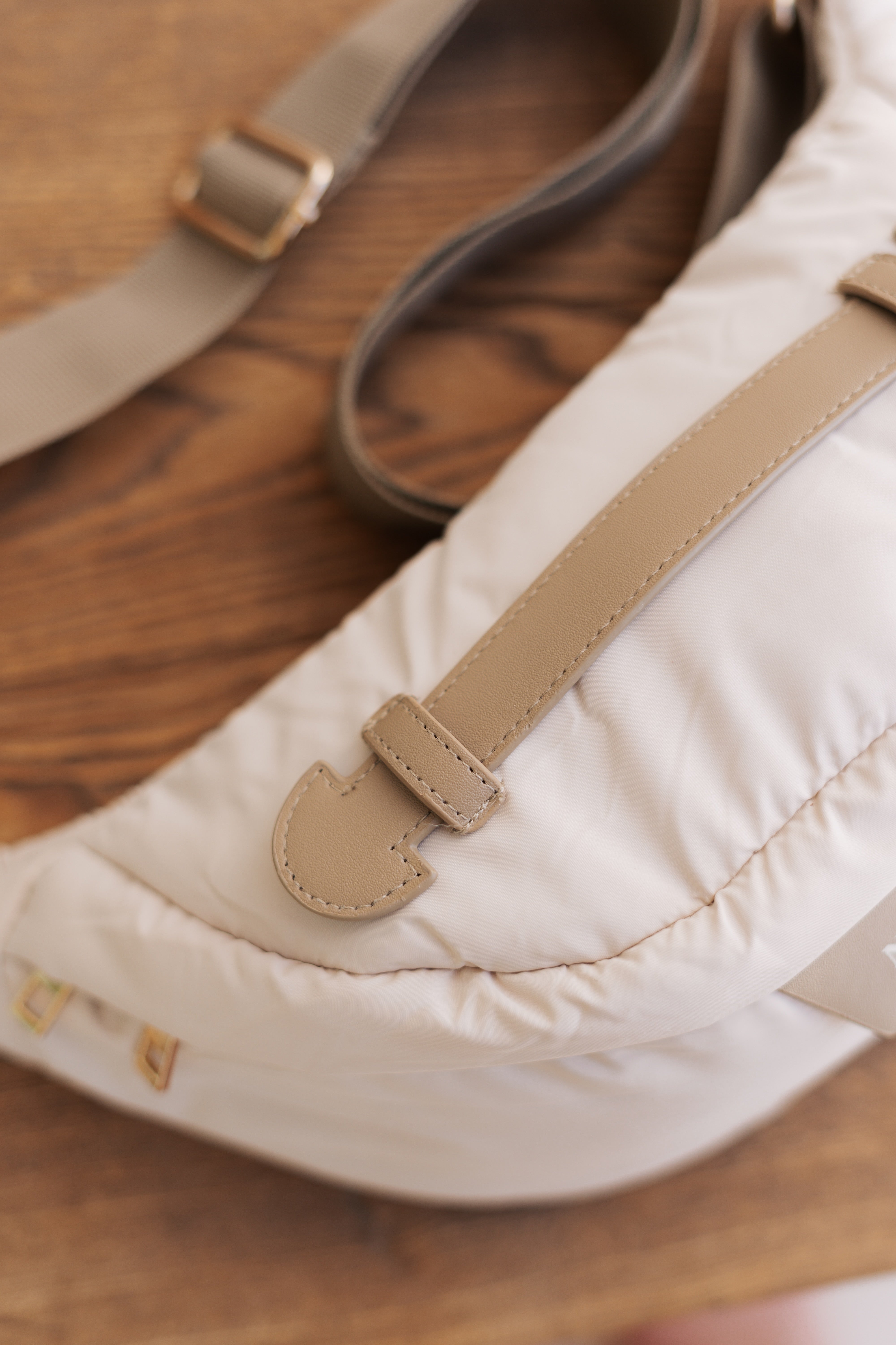PUFFER BAUCHTASCHE CREME