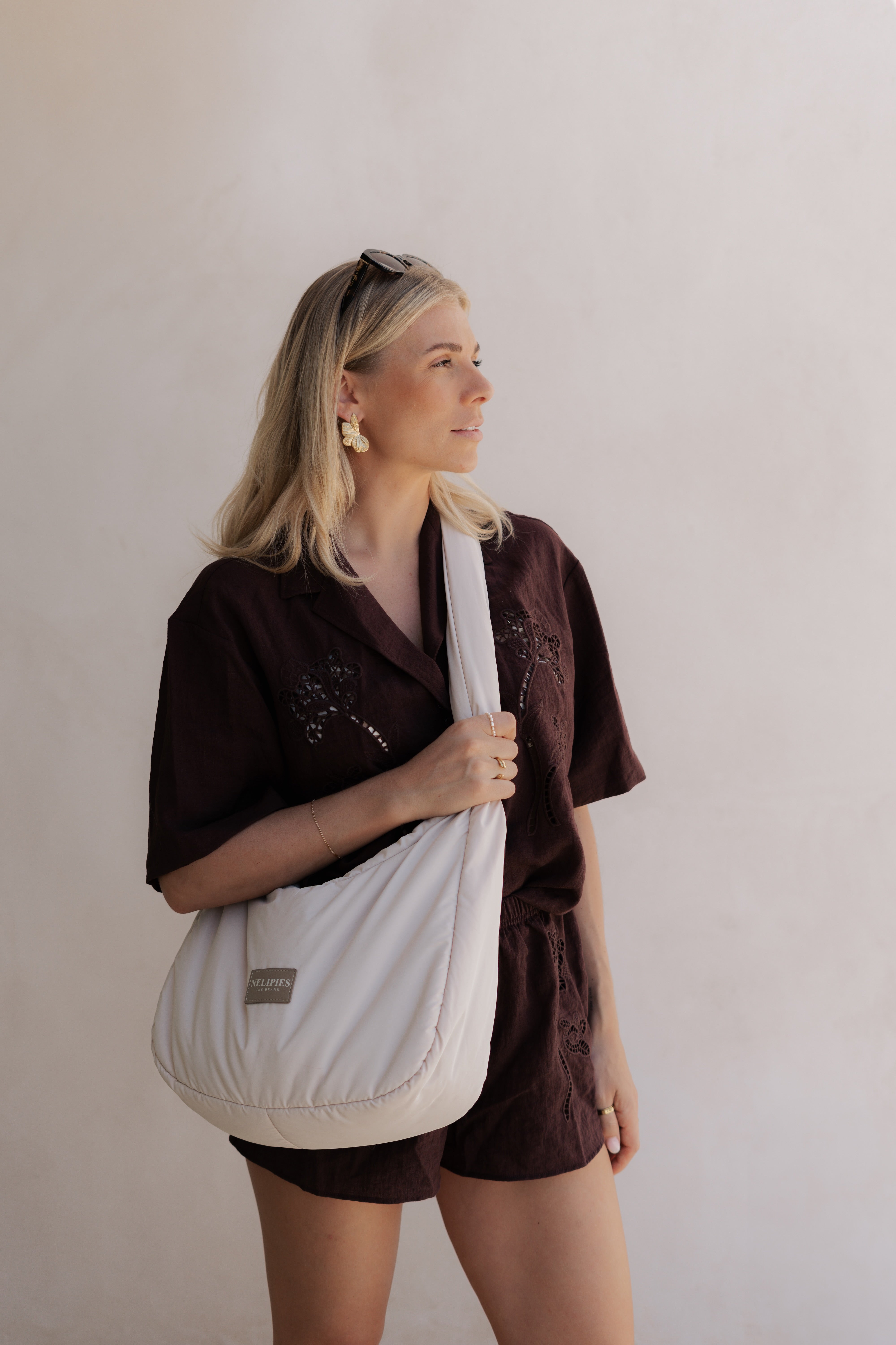 PUFFER HALFMOON BAG CREME