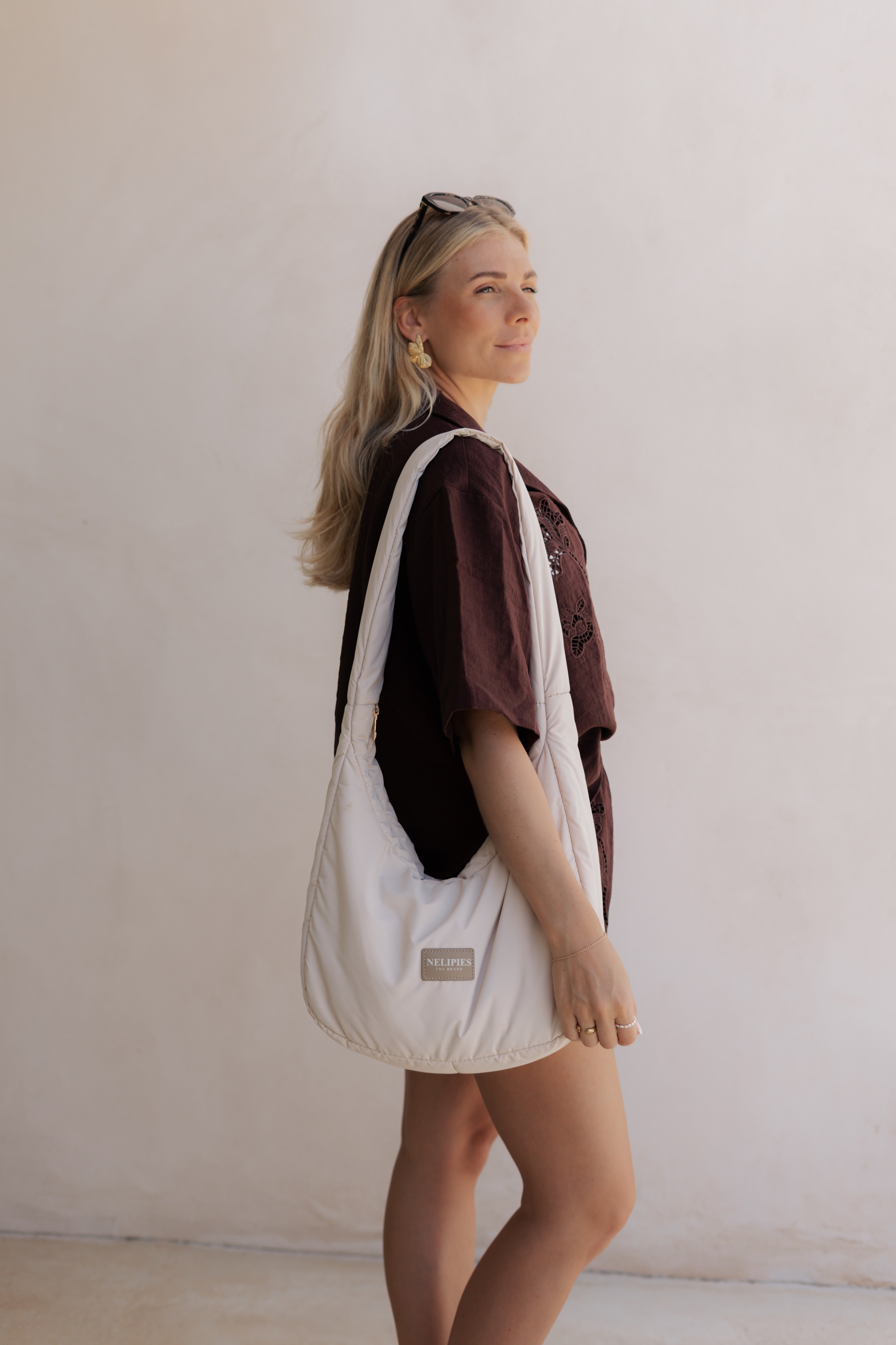 PUFFER HALFMOON BAG CREME