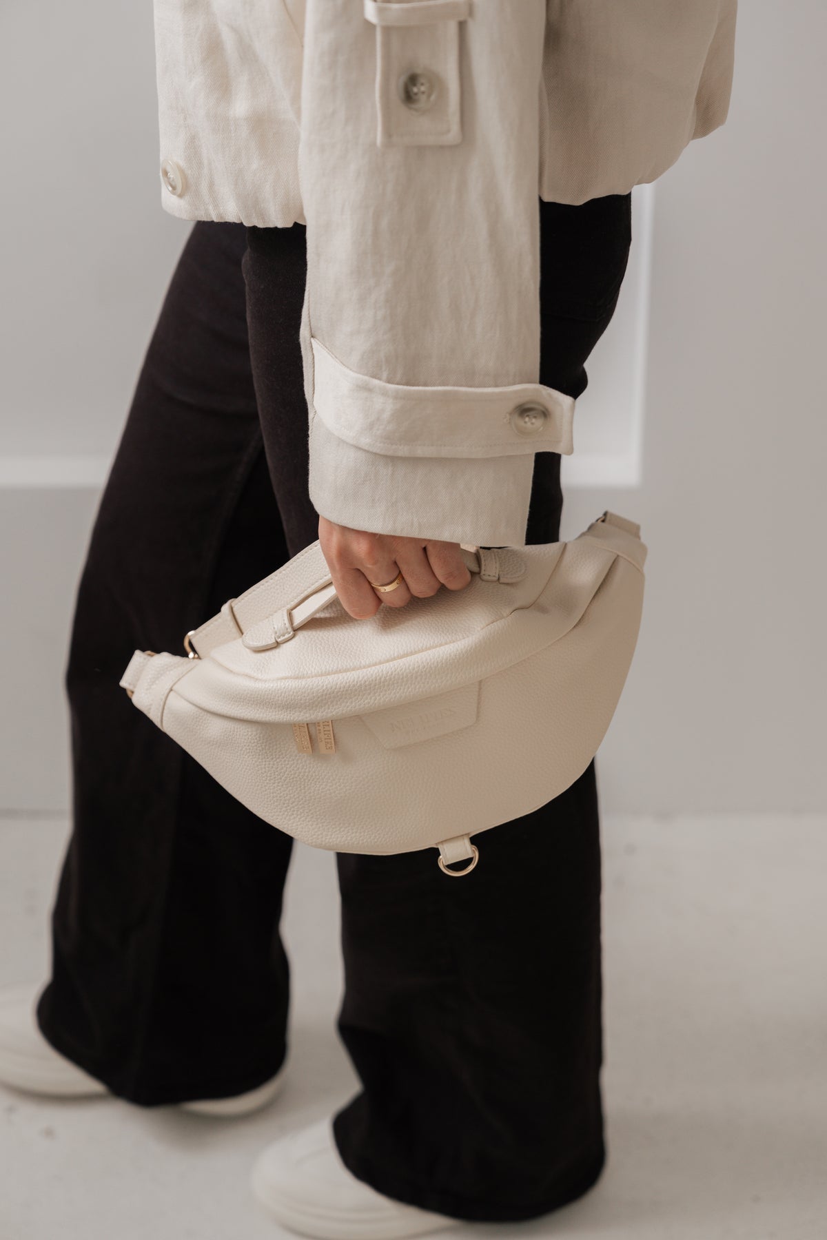 BAUCHTASCHE IN LEDEROPTIK CREME