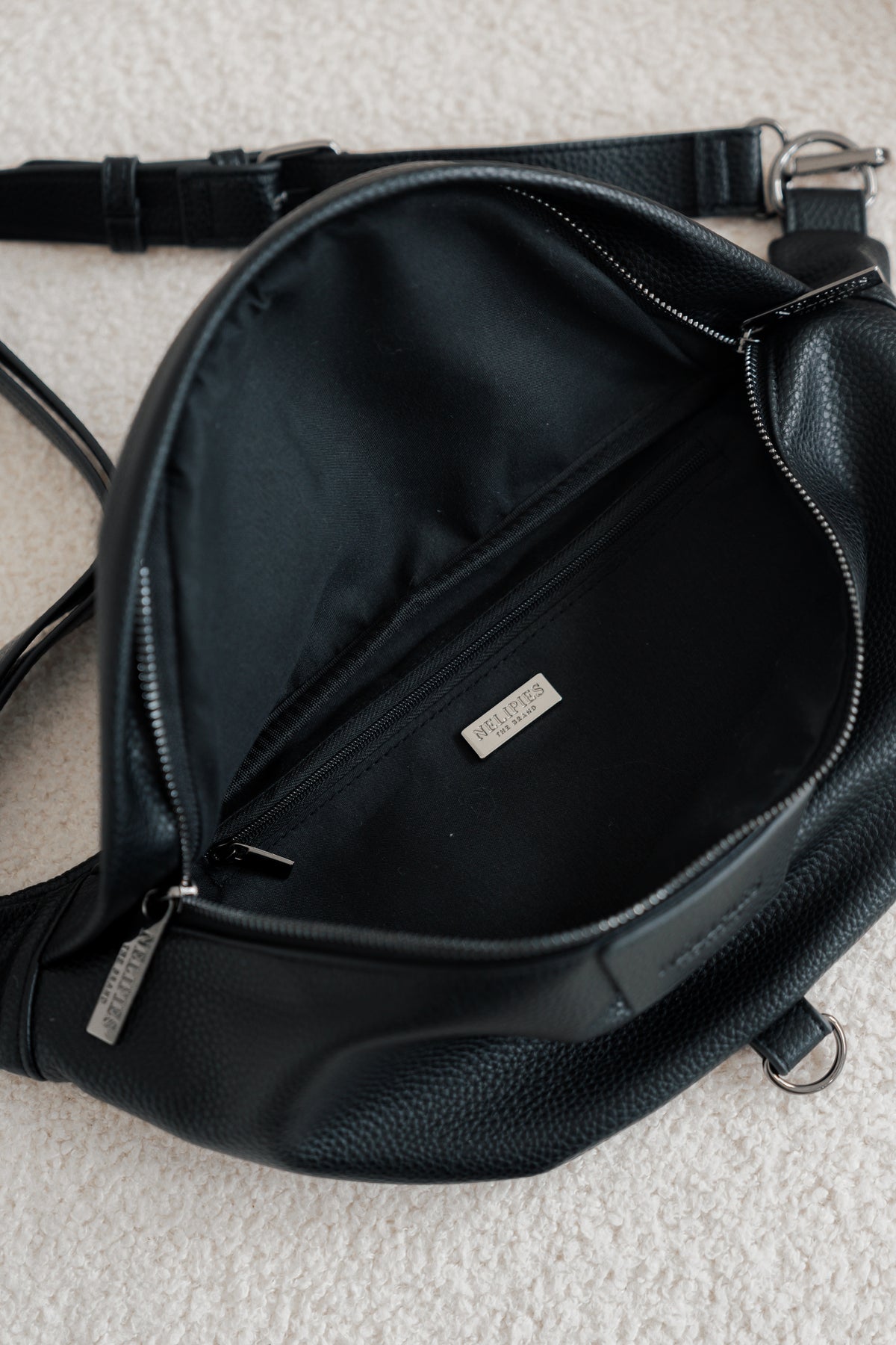 BAUCHTASCHE IN LEDEROPTIK SCHWARZ