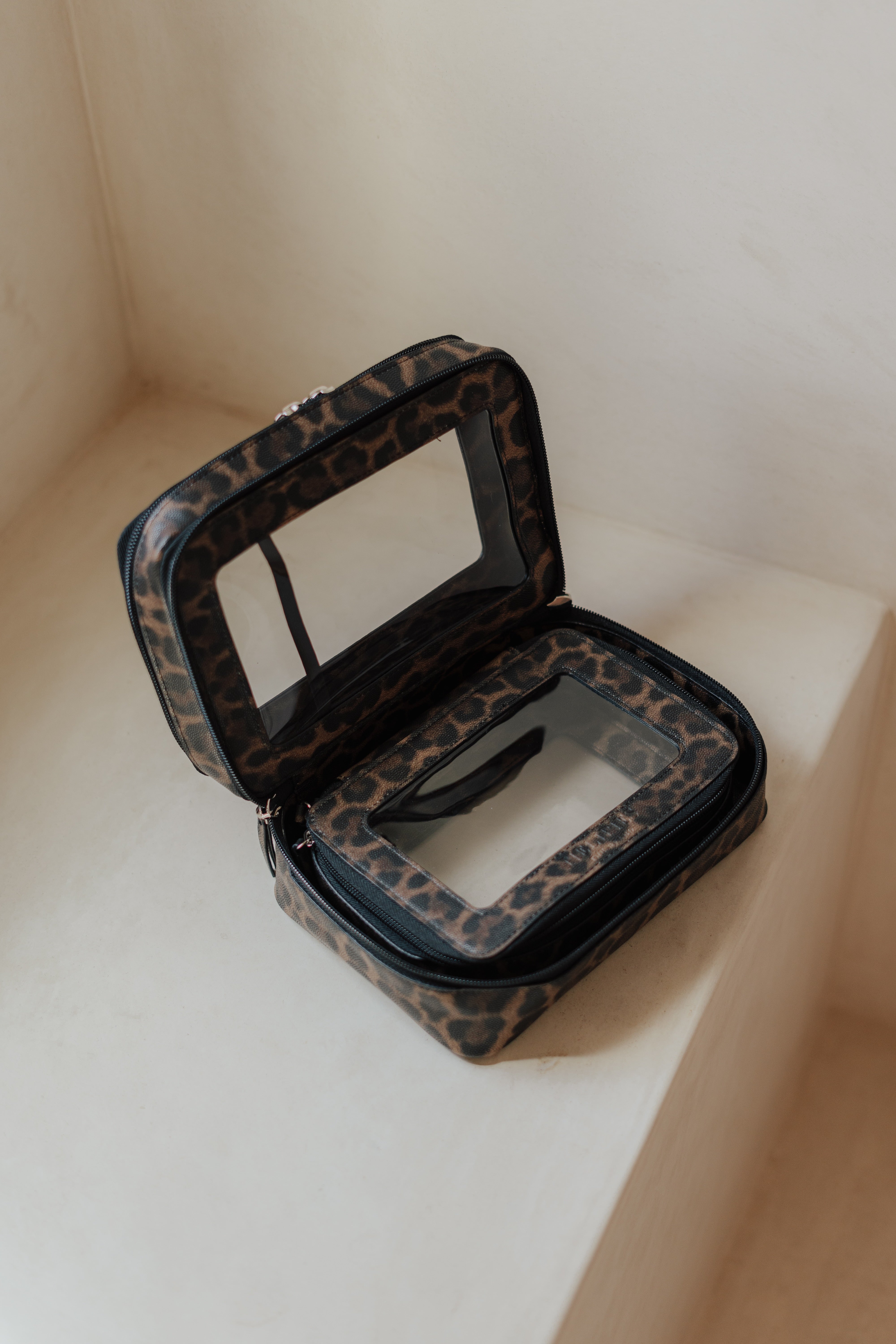 COSMETIC BAG SET DARK LEO