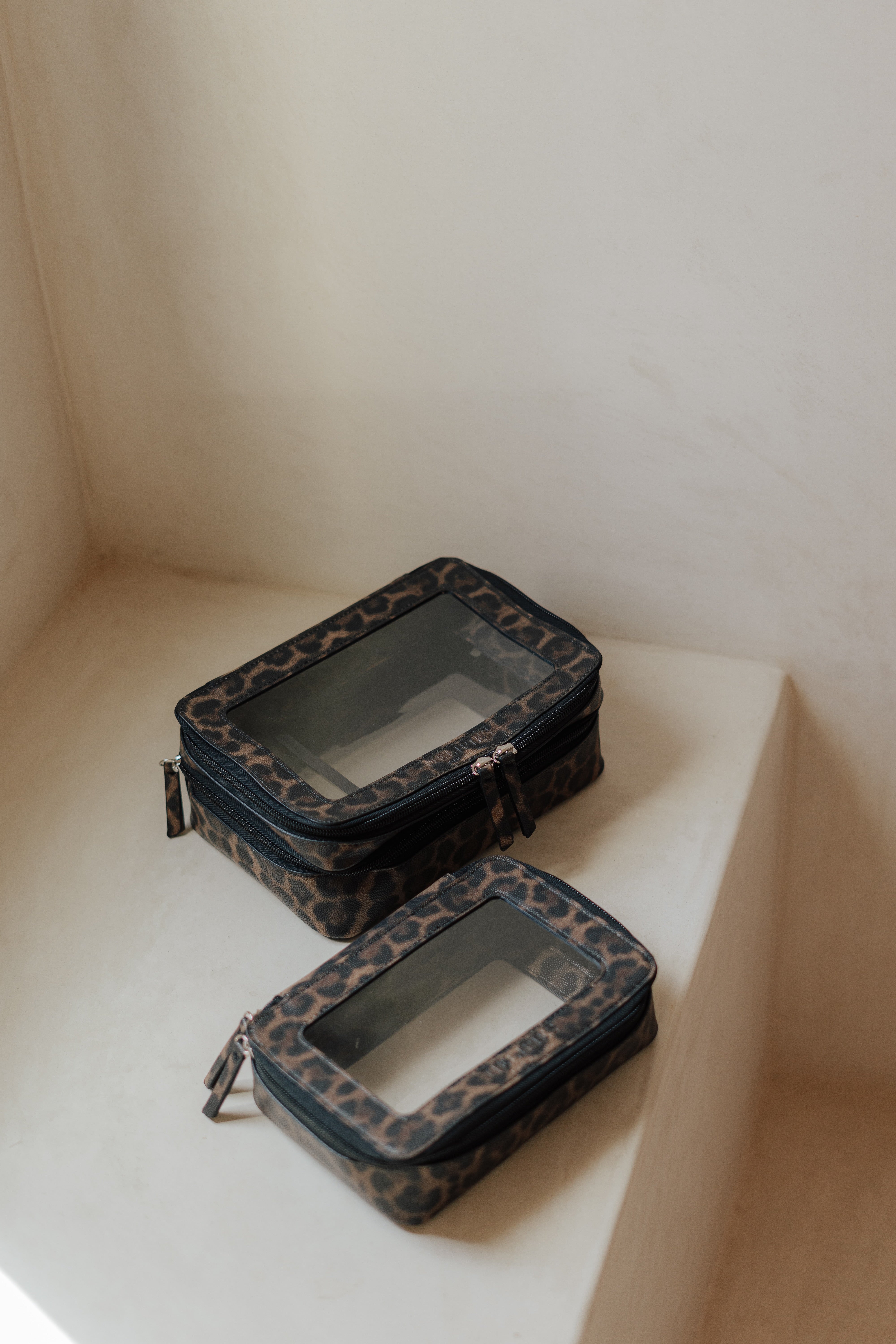 COSMETIC BAG SET DARK LEO