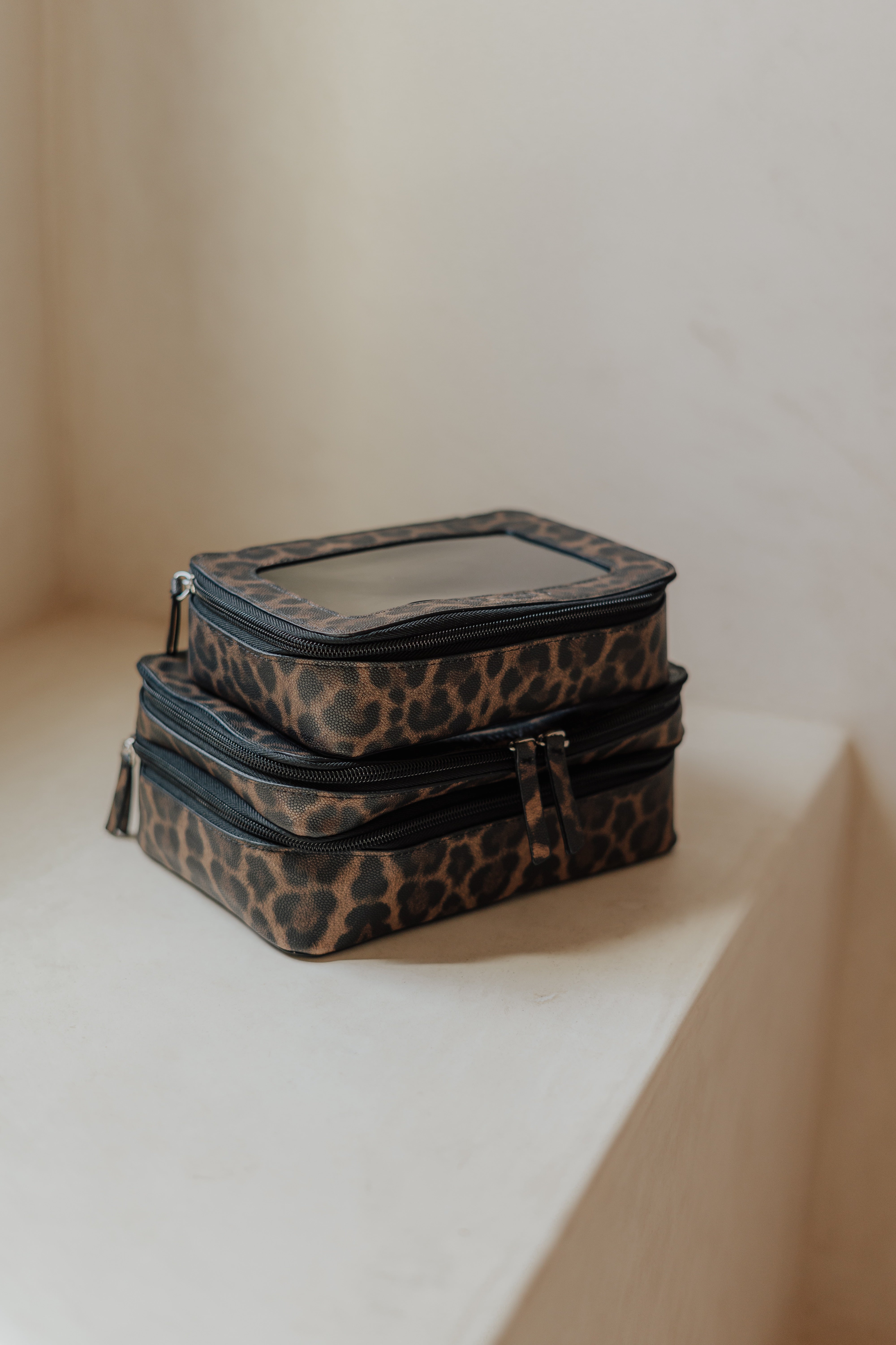 COSMETIC BAG SET DARK LEO