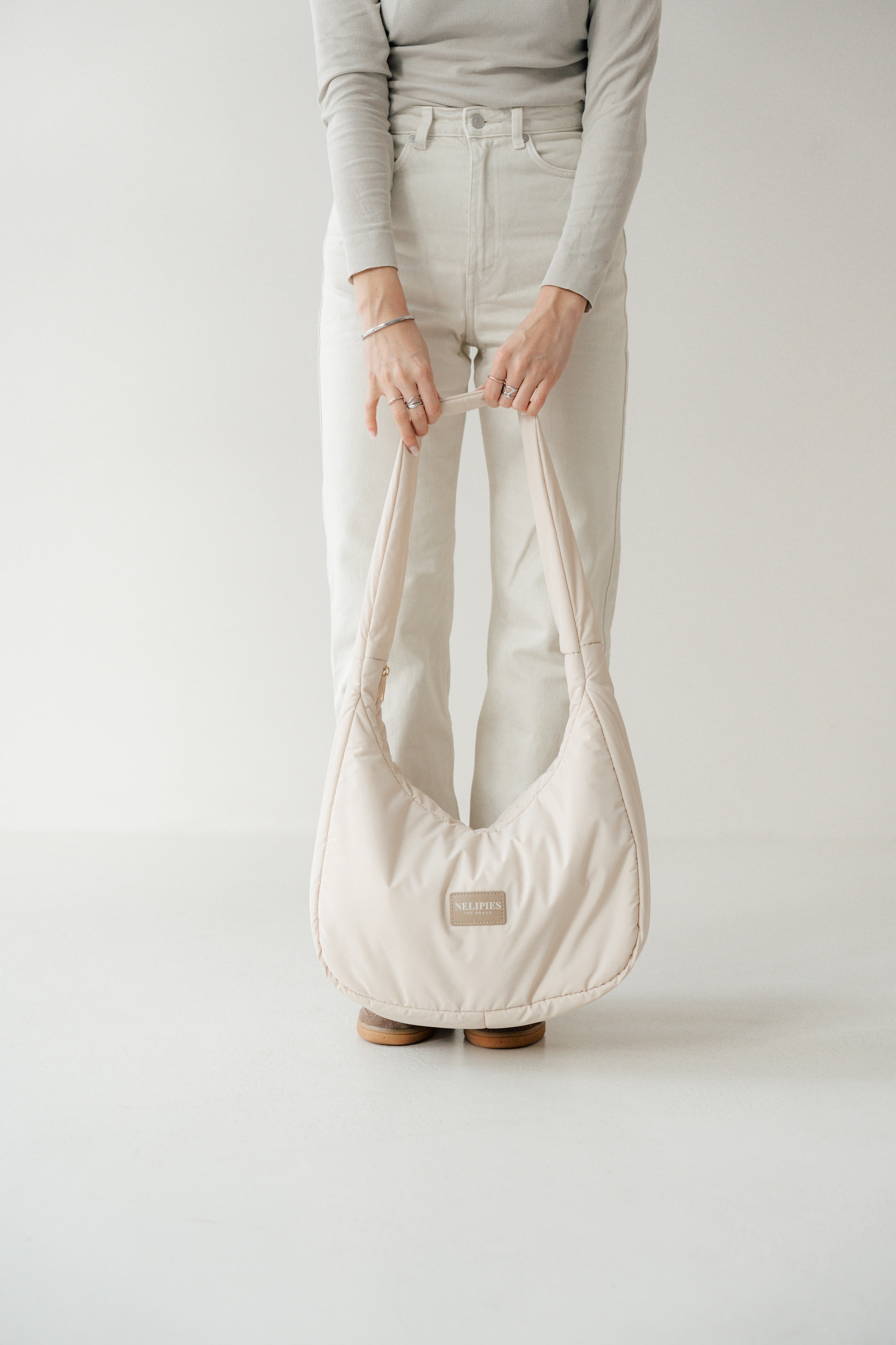 PUFFER HALFMOON BAG CREME