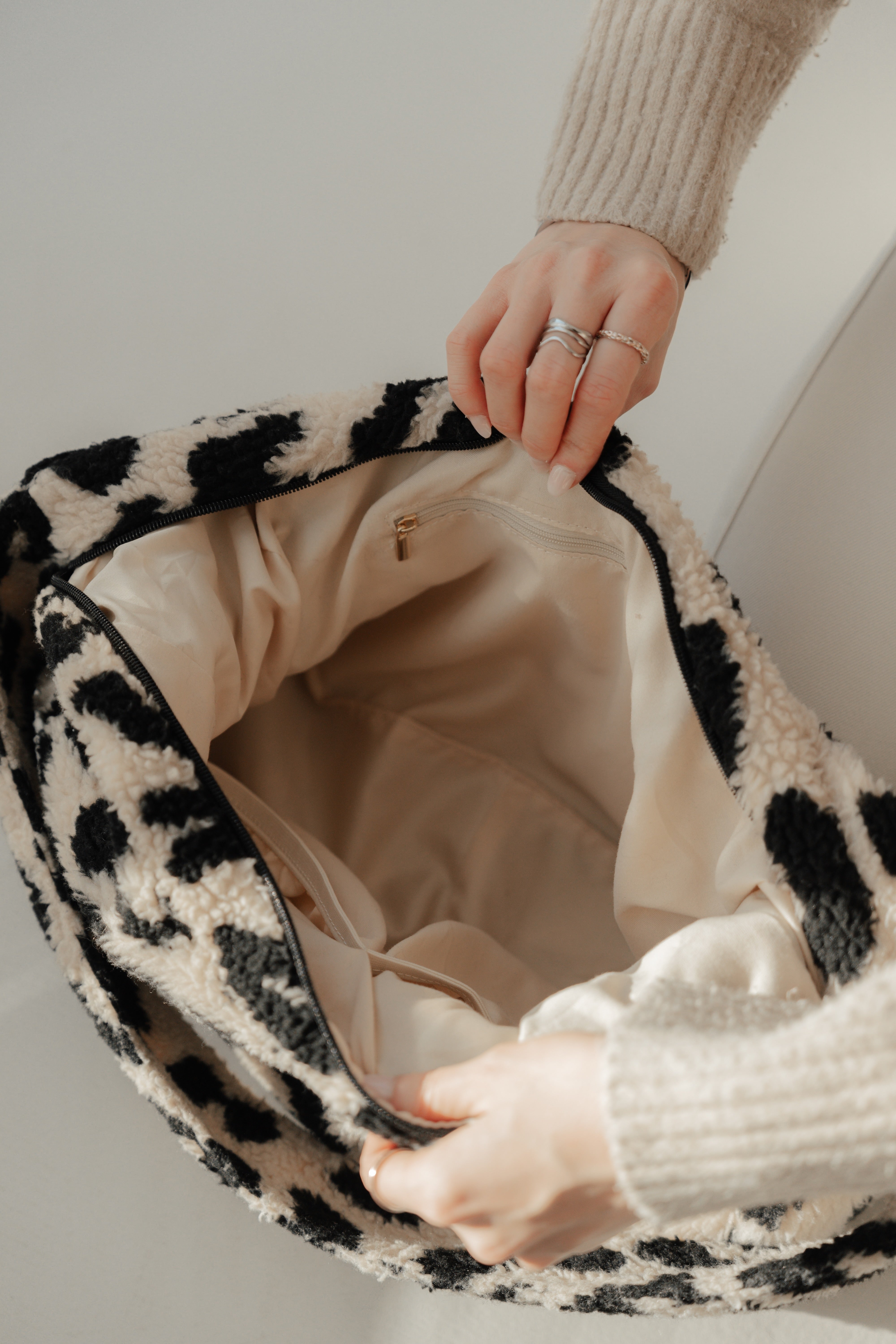 TEDDY HALFMOON BAG LEO