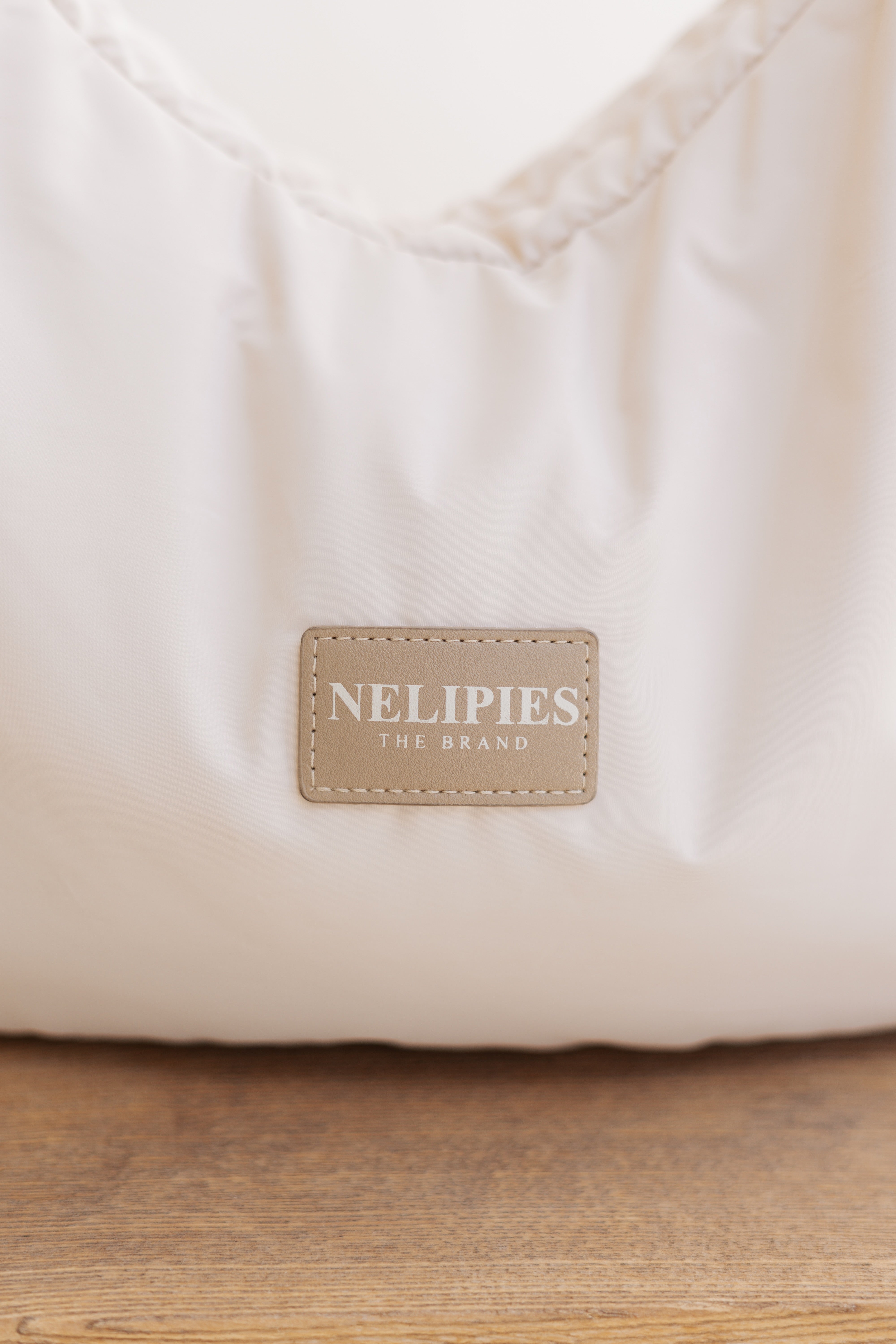 PUFFER HALFMOON BAG CREME