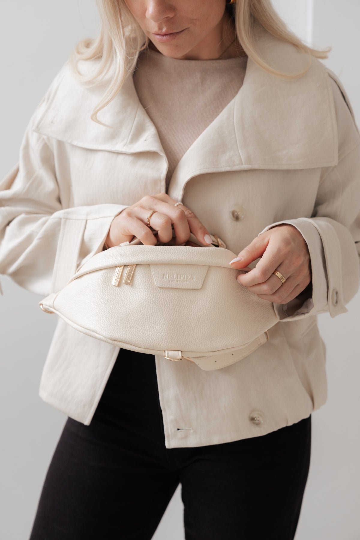 BAUCHTASCHE IN LEDEROPTIK CREME