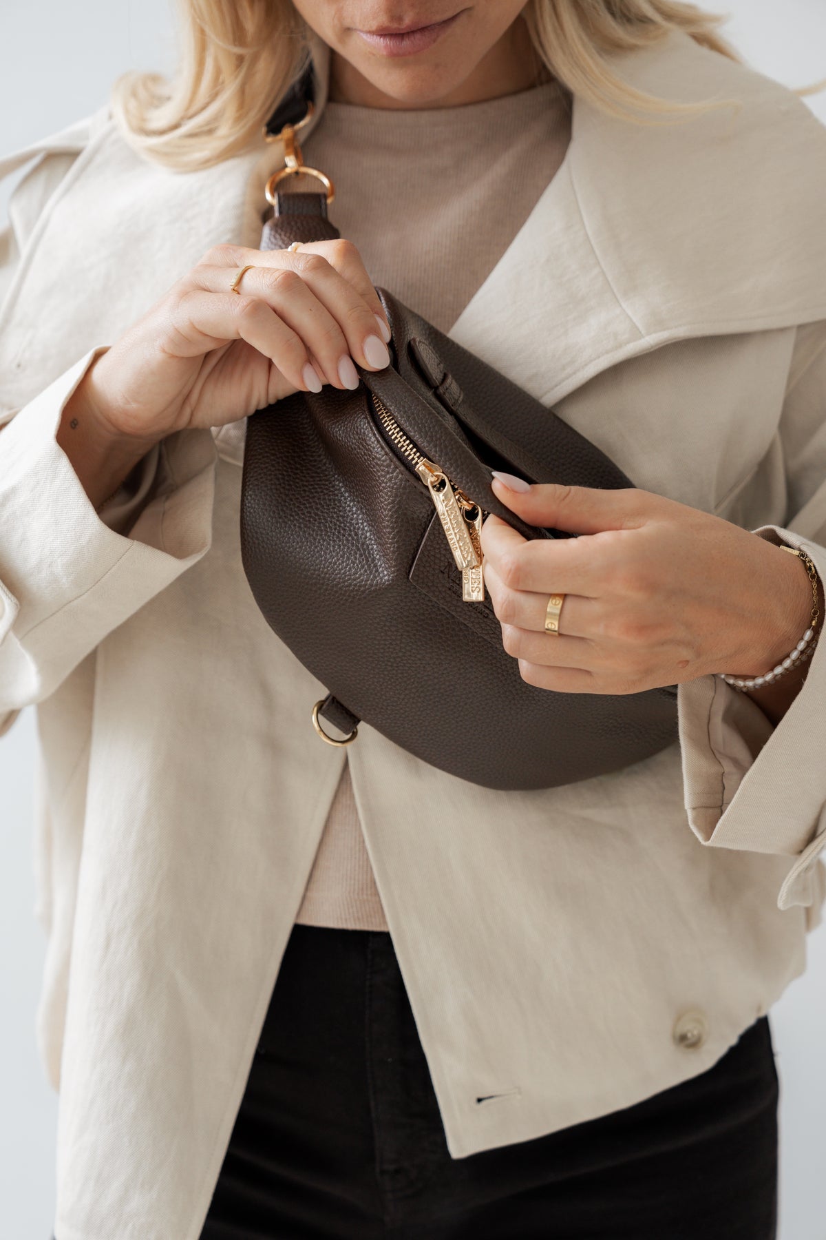 BAUCHTASCHE IN LEDEROPTIK BRAUN