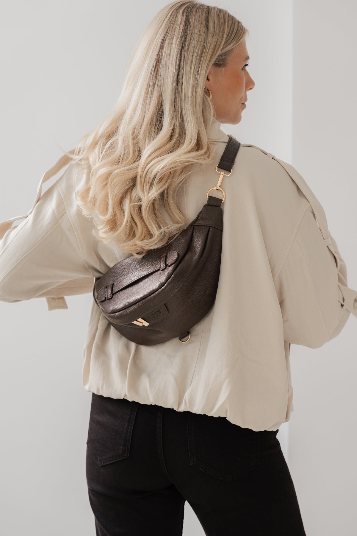 BAUCHTASCHE IN LEDEROPTIK BRAUN