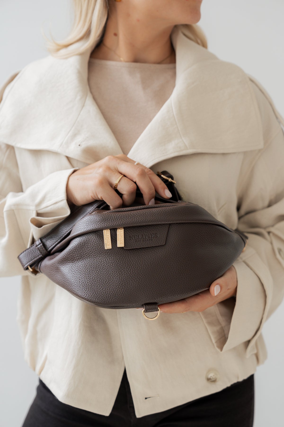 BAUCHTASCHE IN LEDEROPTIK BRAUN