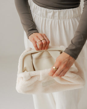 TEDDY CLUTCH
