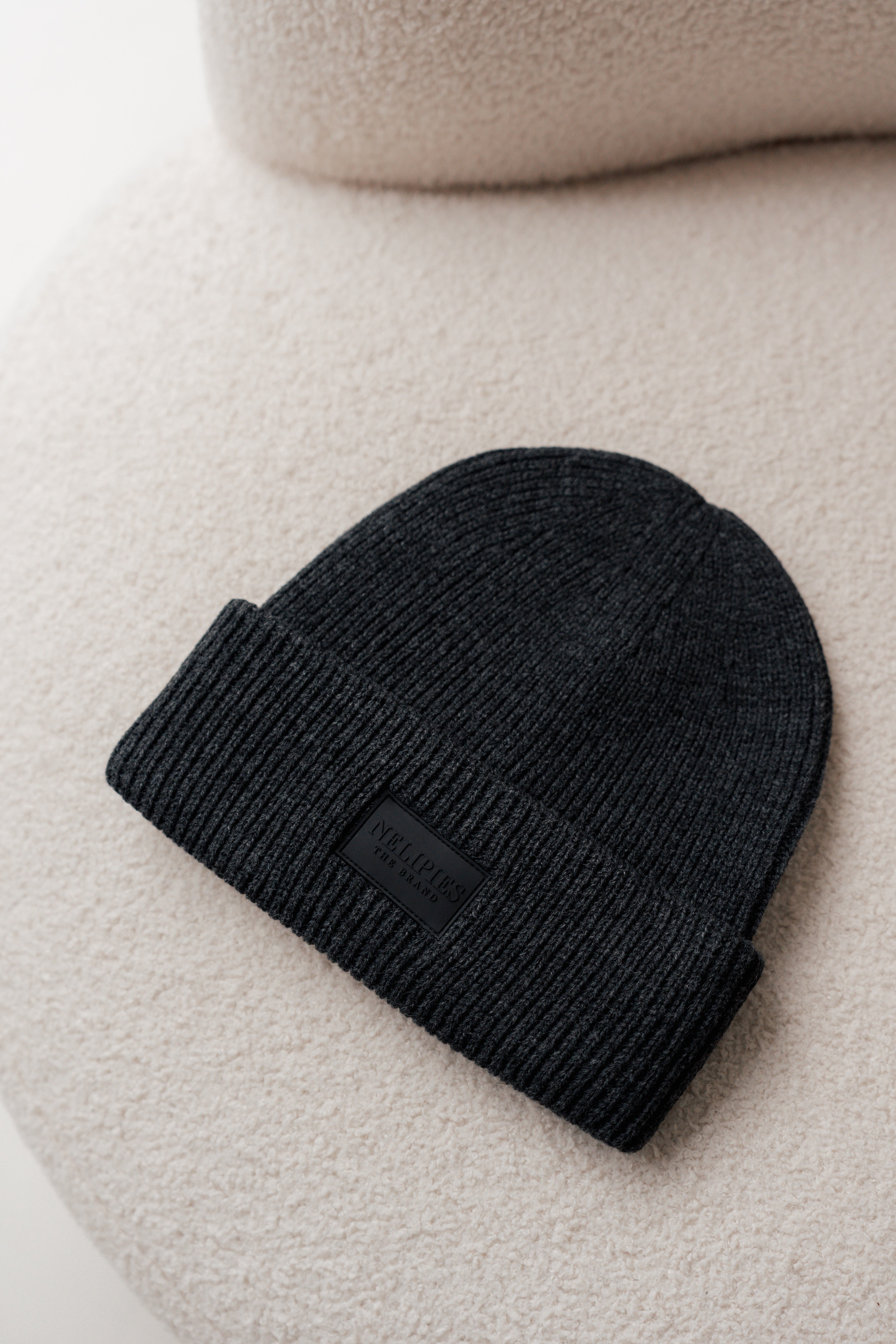 BEANIE GRAU