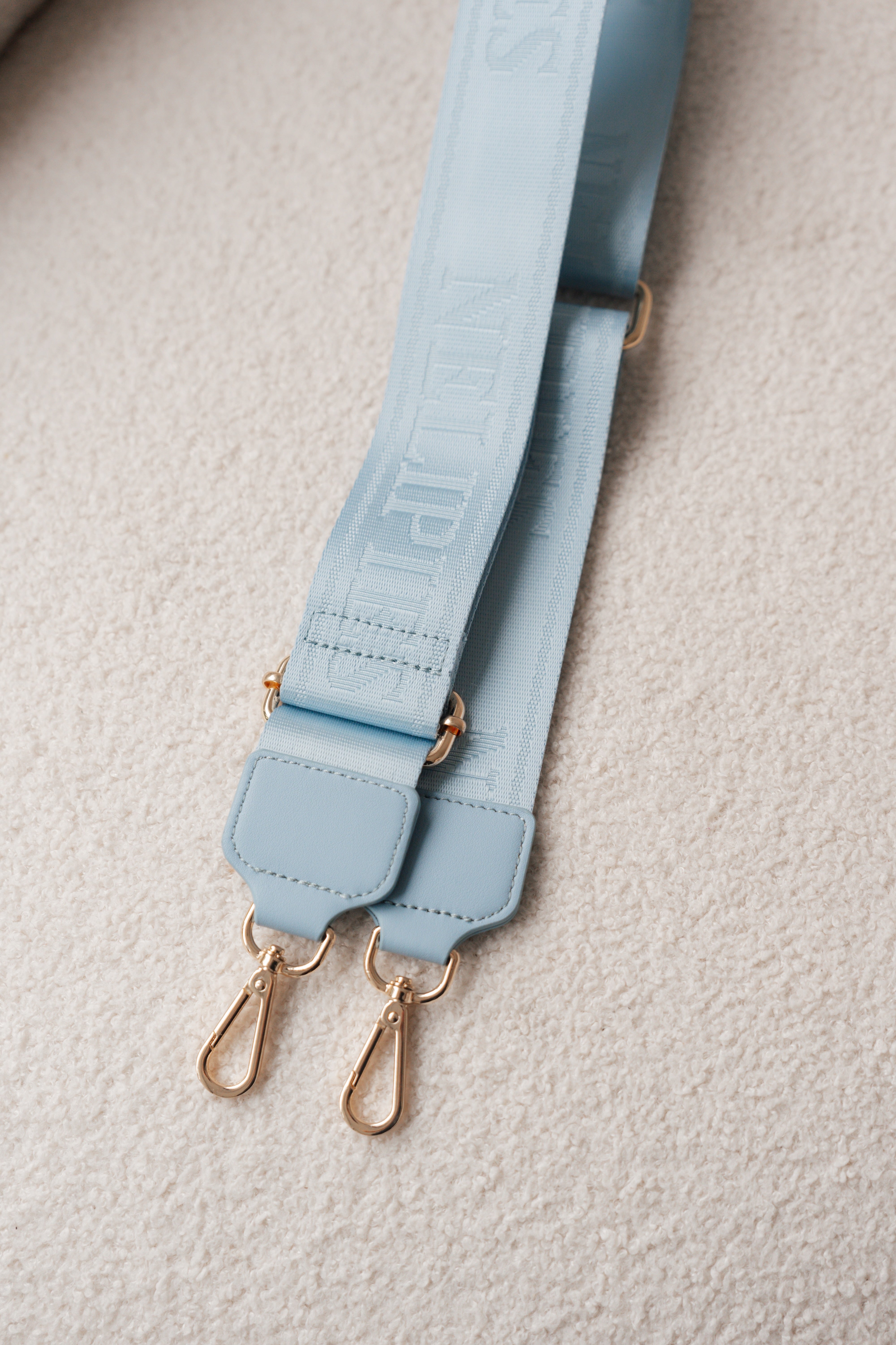 STRAPS LOGO HELLBLAU